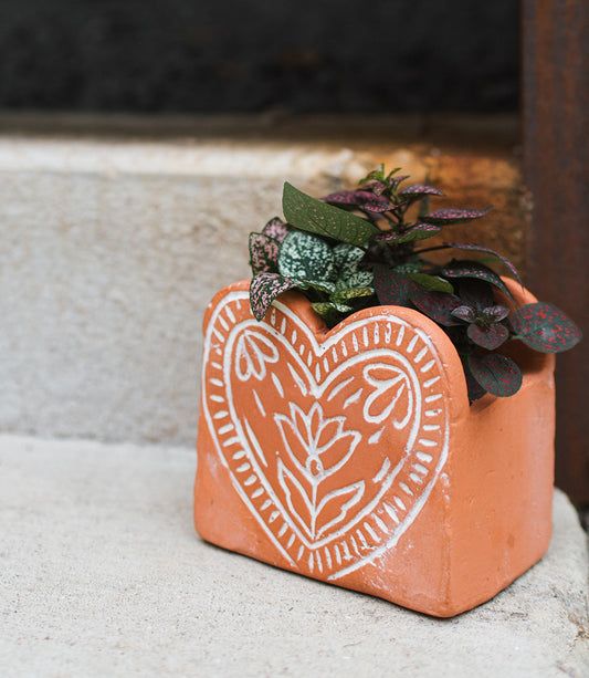 Vasanta Heart Planter with Drainage - Terracotta